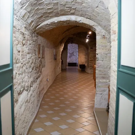Il Castello Di *